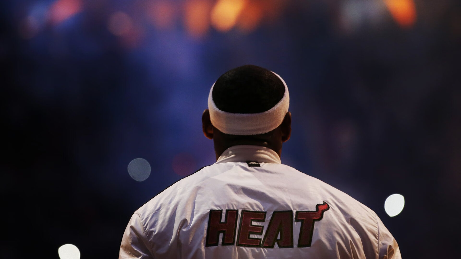 勇士再度夺冠，篮球巨星库里再度成为MVP，nba勇士队库里