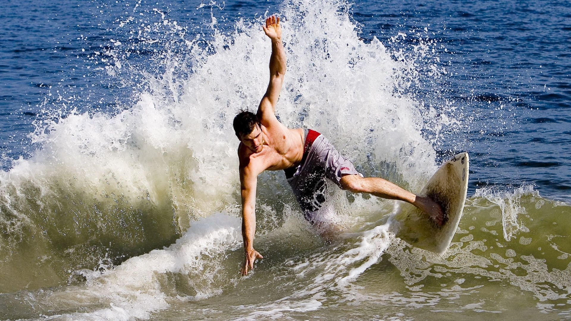 拉文空接暴扣点燃主场氛围，拉文实战360度扣篮