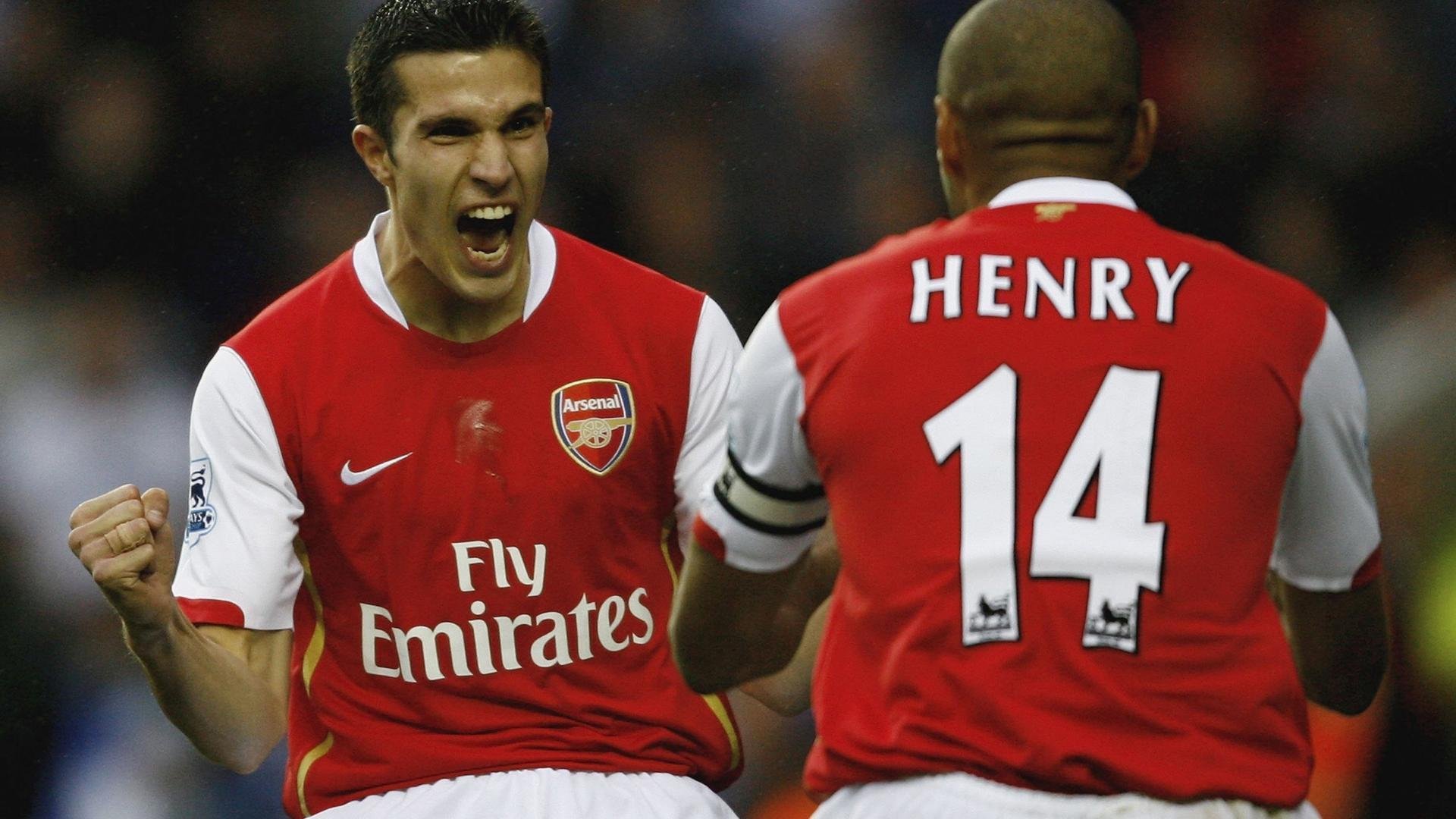 格林伍德的冷静应对与出色的球场位置感，帮助袋鼠队稳定防线，格林伍德打什么位置