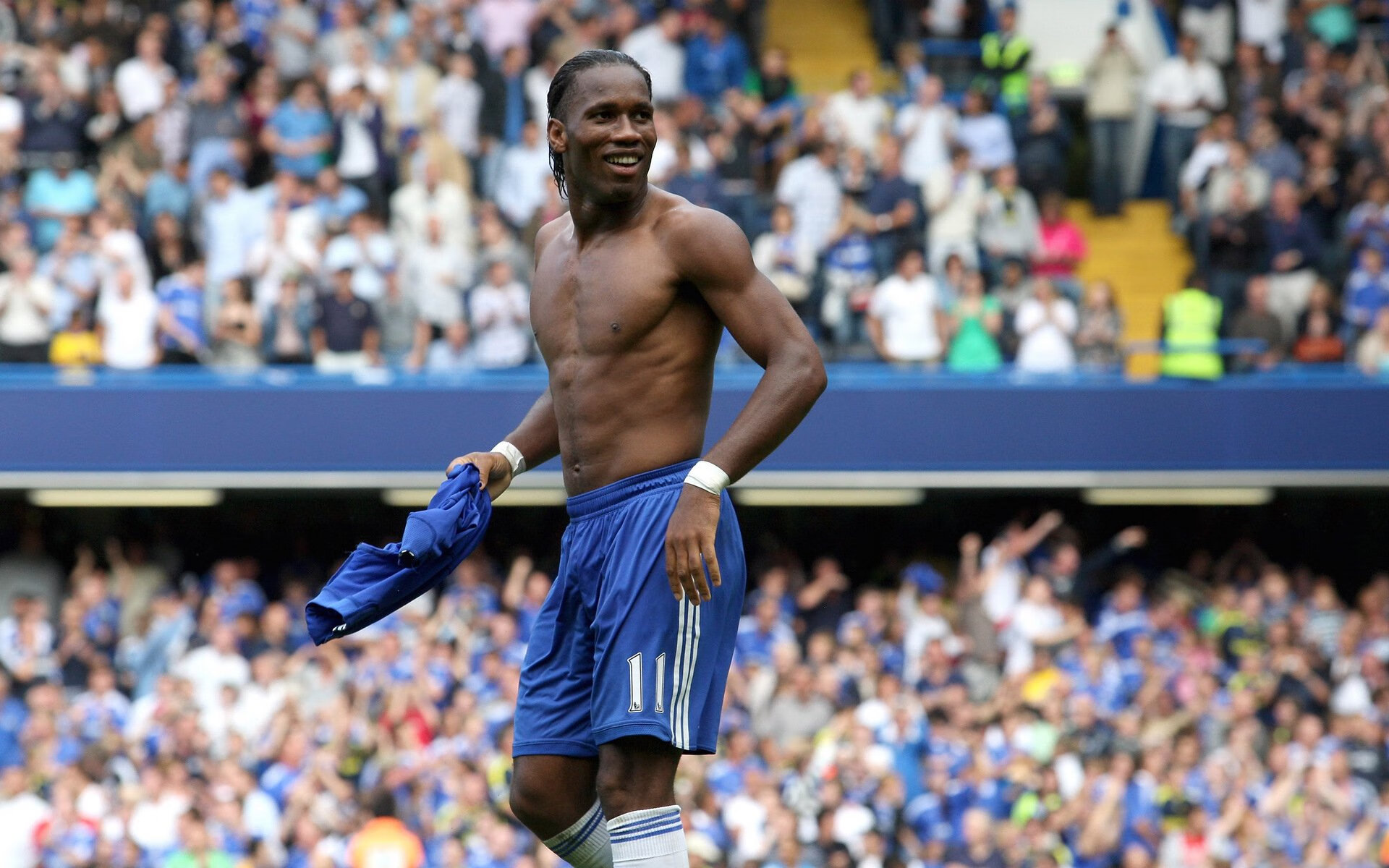 《虚拟偶像与电竞深度融合，跨界合作频繁》，虚拟偶像线下